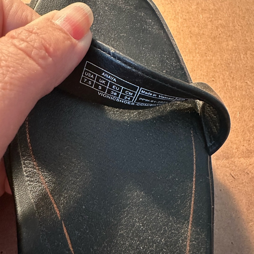 Vionic Anaya Women's T-Strap Sandal - Picture 7 of 7